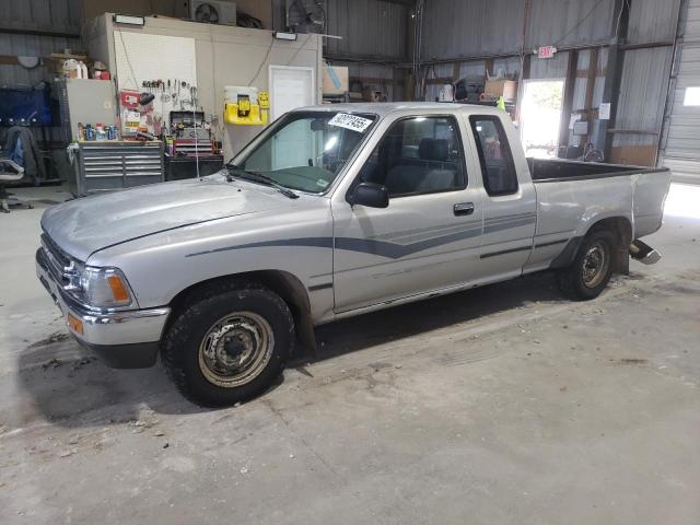 Global Auto Auctions: 1990 TOYOTA PICKUP 1/2