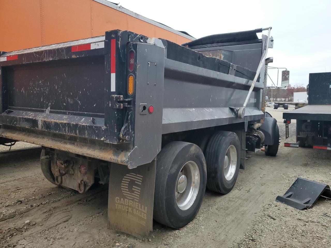 Lot #3301781335 2021 KENWORTH T370