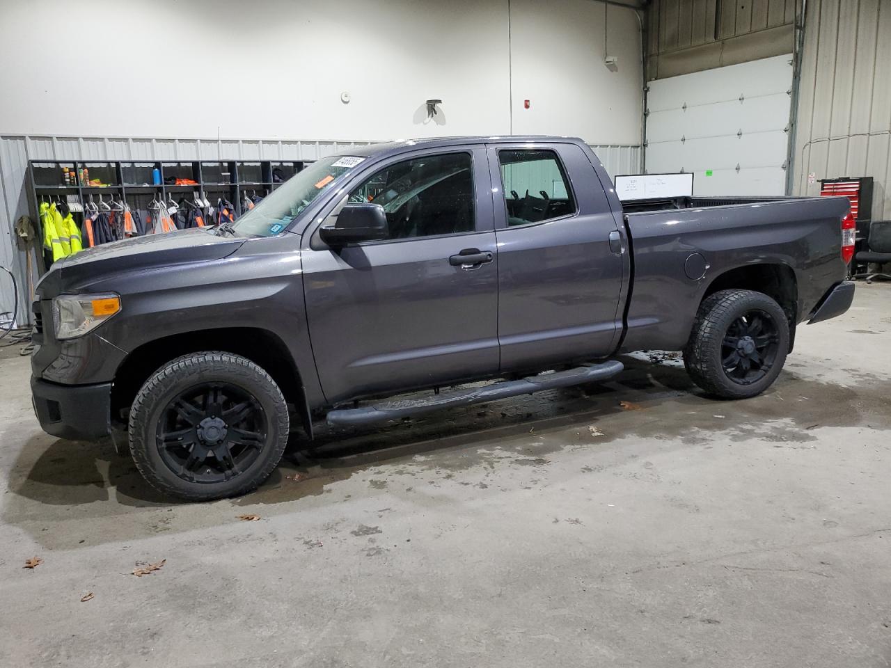 TOYOTA TUNDRA DOUBLE CAB SR
