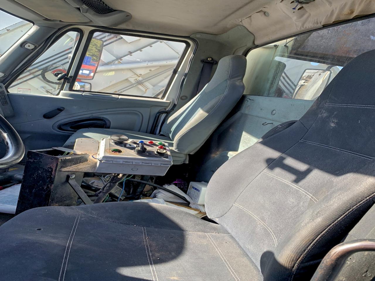 Lot #3294614027 2006 INTERNATIONAL 7000 7400