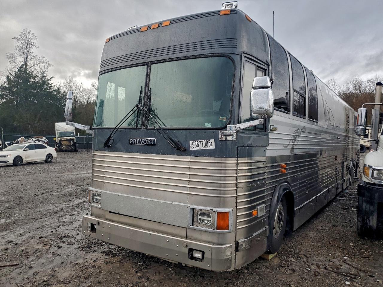 Lot #3301809339 1998 PREVOST BUS