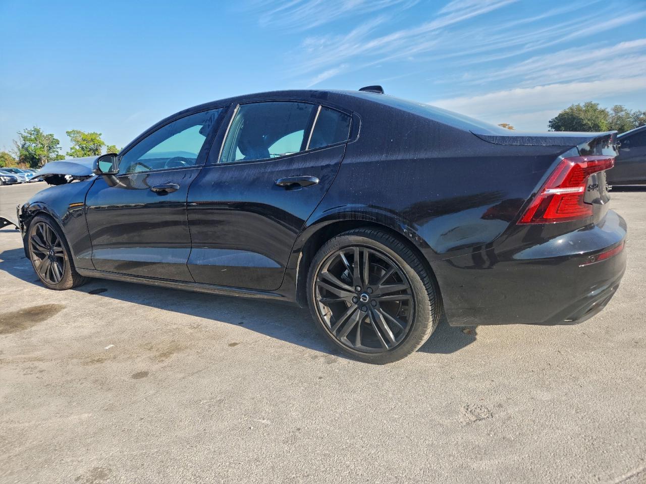 VOLVO S60 B5 MOMENTUM