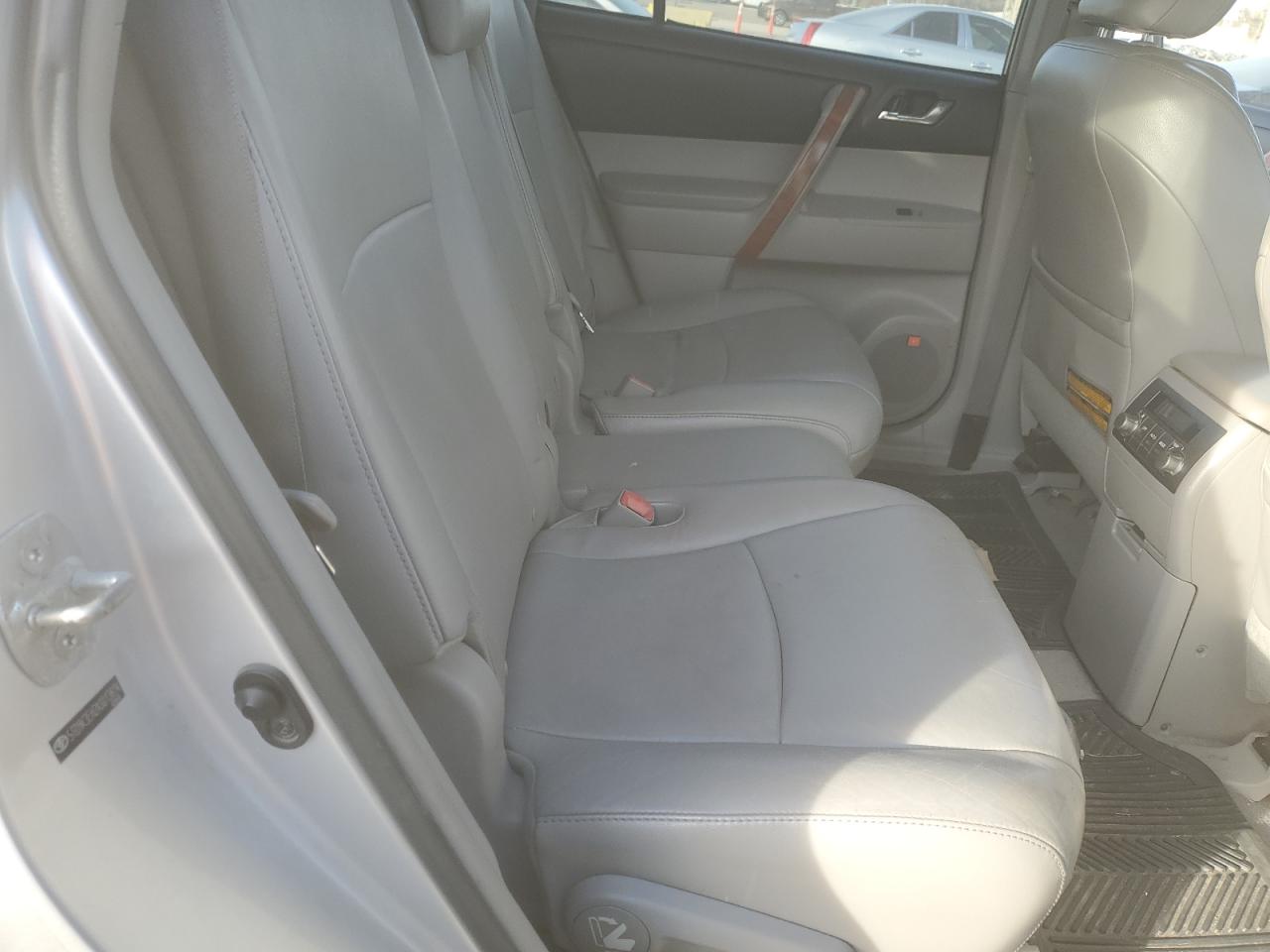 TOYOTA HIGHLANDER LIMITED