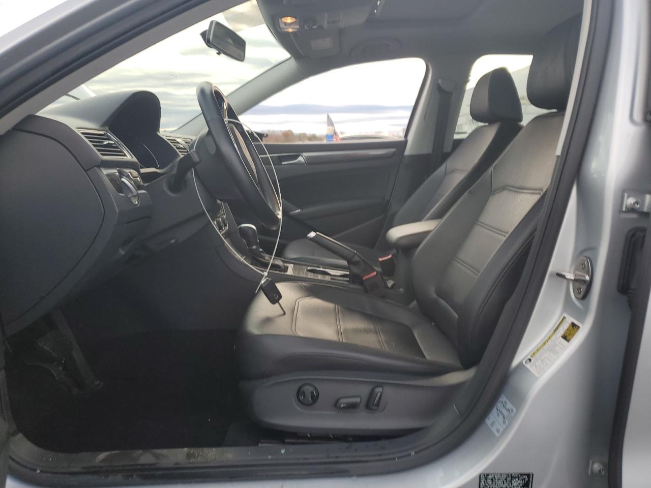 VOLKSWAGEN PASSAT SE