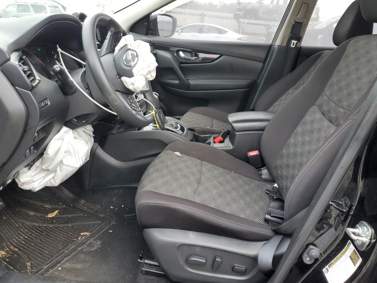 NISSAN ROGUE SPORT S