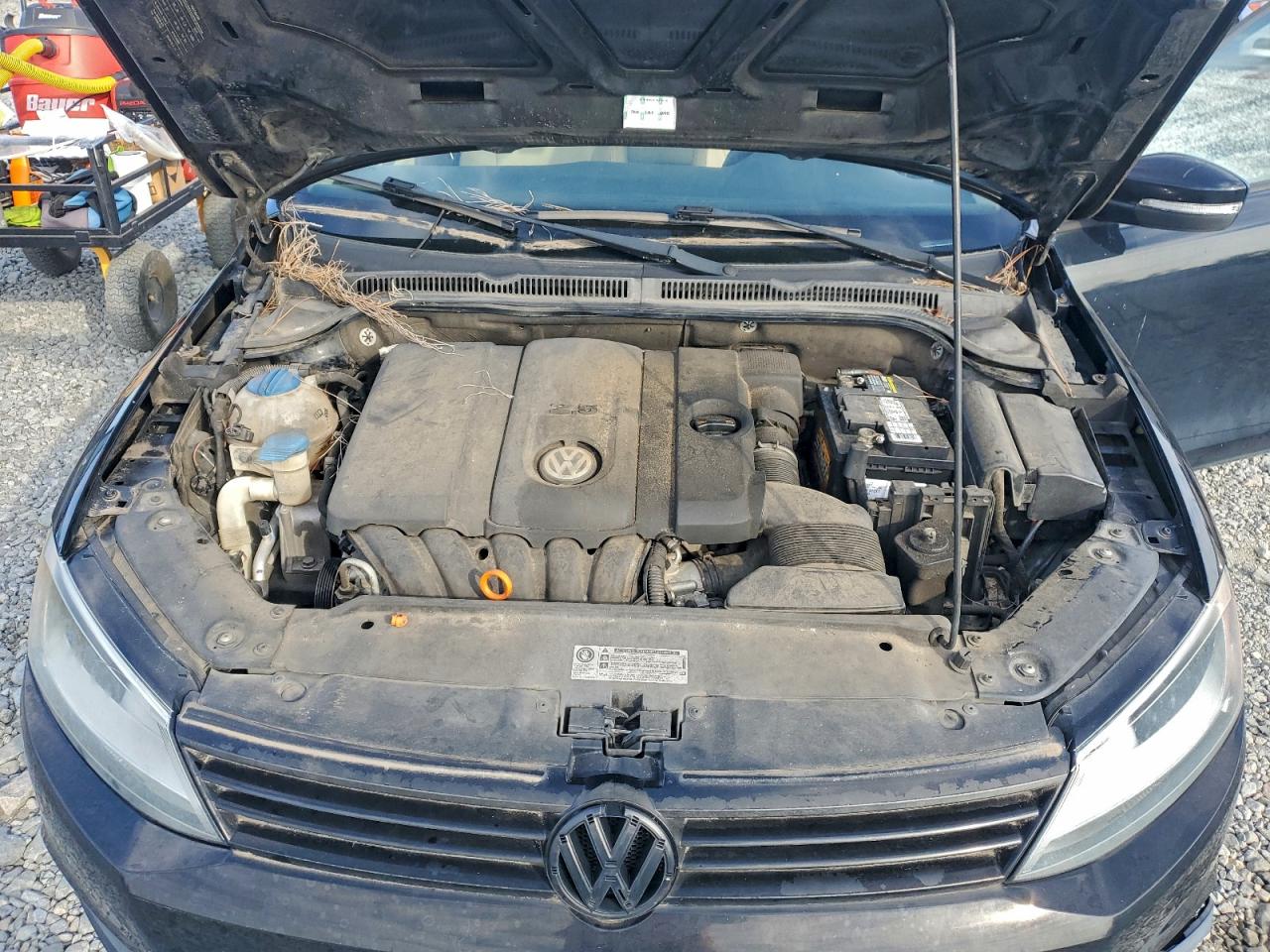 VOLKSWAGEN JETTA SE