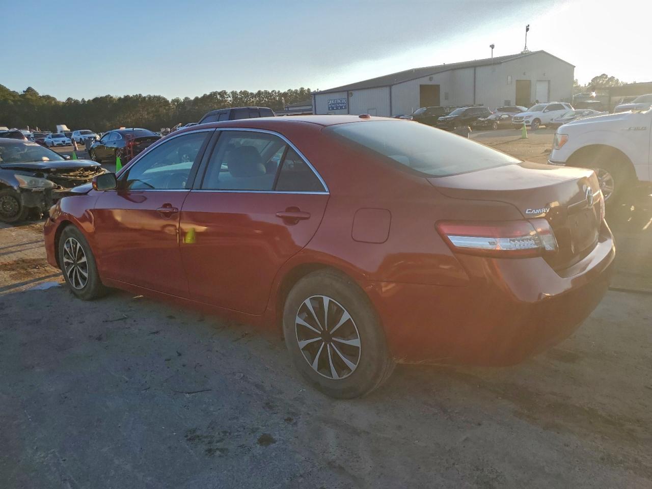 TOYOTA CAMRY BASE