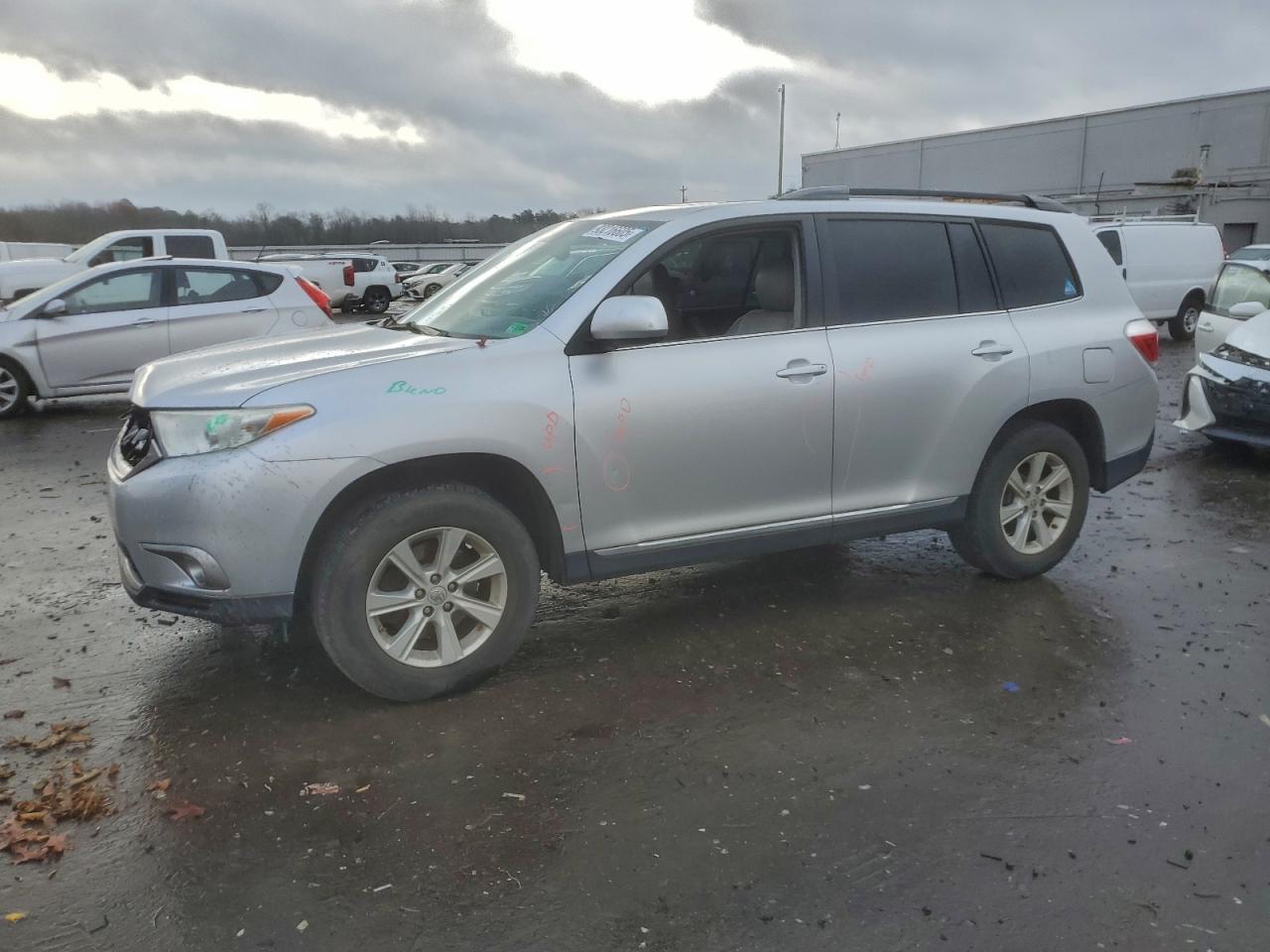 TOYOTA HIGHLANDER BASE