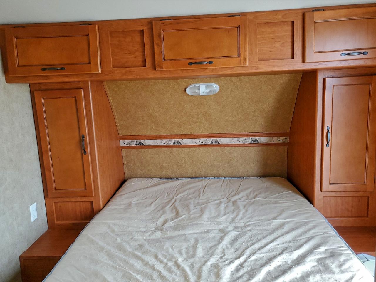 Lot #3302724006 2012 GRA D TRAILER