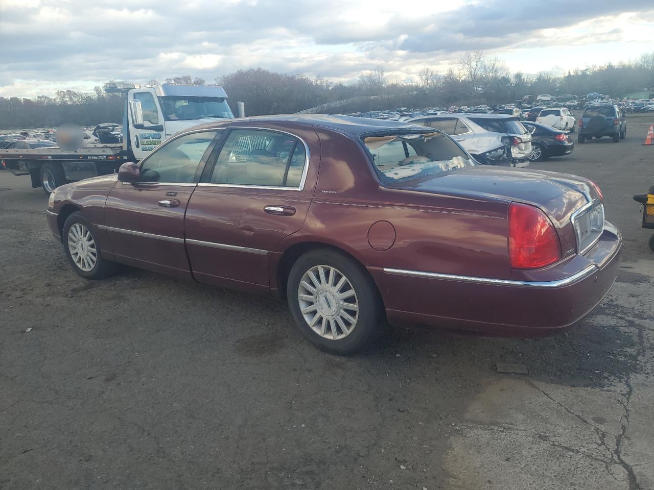 Lot #3296225422 2004 LINCOLN TOWN CAR E