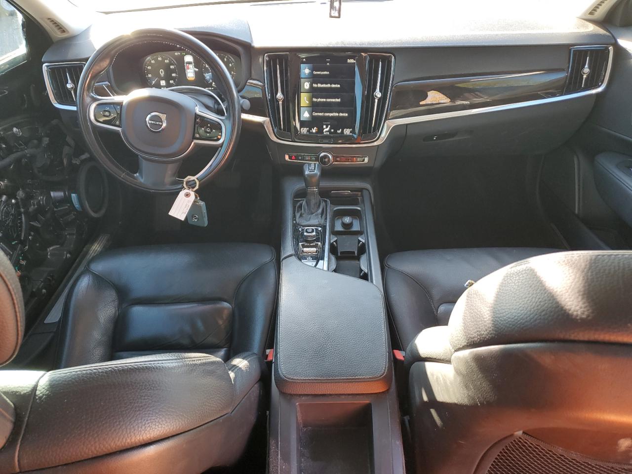 VOLVO S90 T6 MOMENTUM