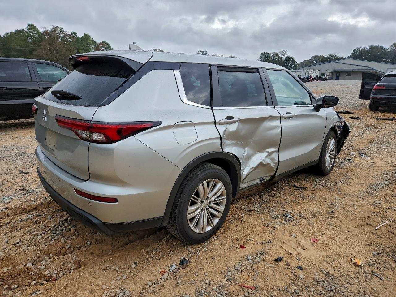 MITSUBISHI OUTLANDER ES