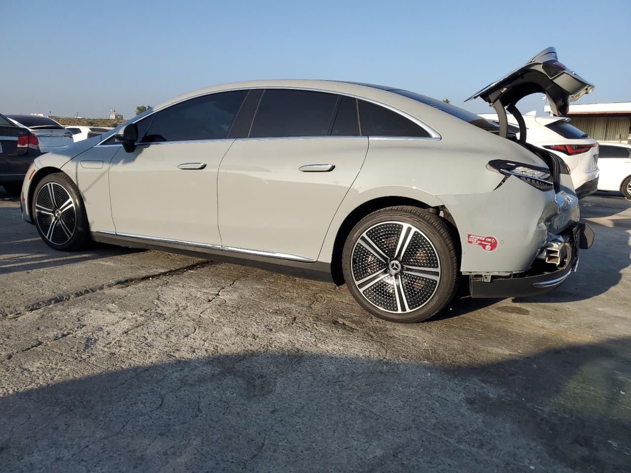 MERCEDES-BENZ EQE 350+