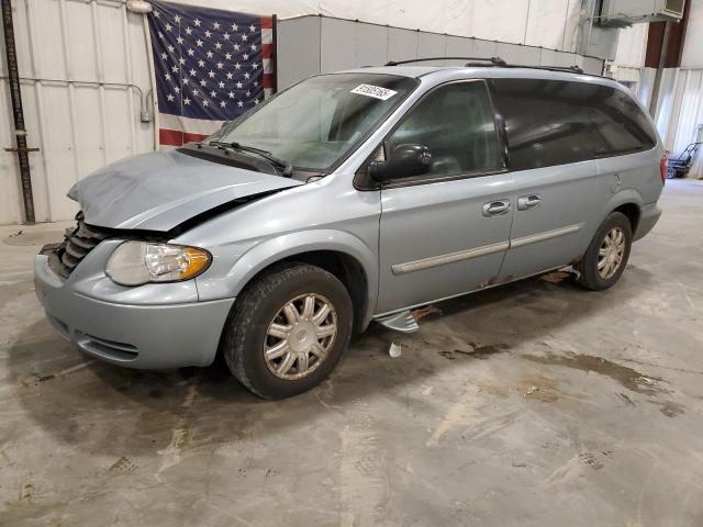 Global Auto Auctions: 2005 CHRYSLER TOWN & COU