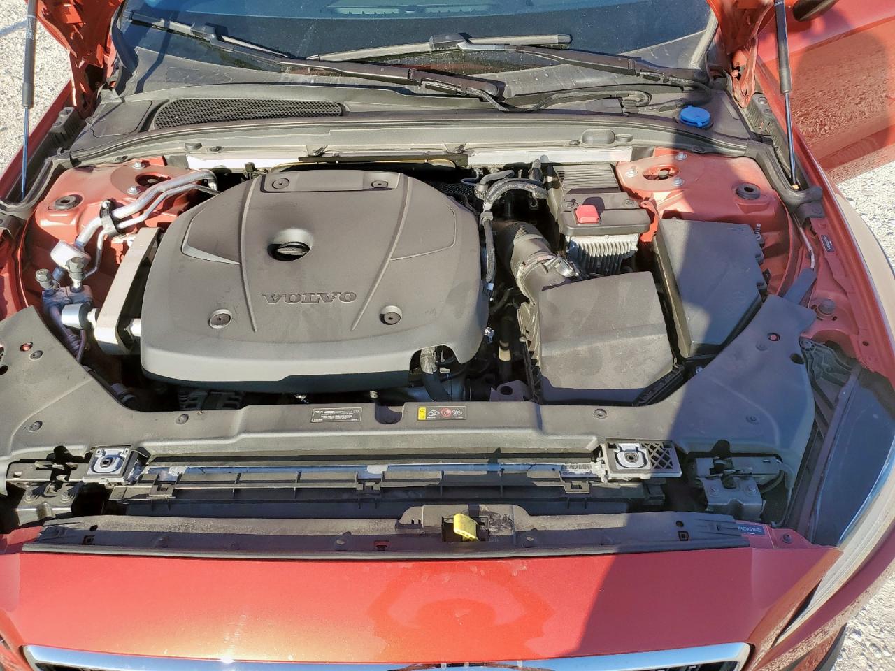 VOLVO V60 T5 MOMENTUM