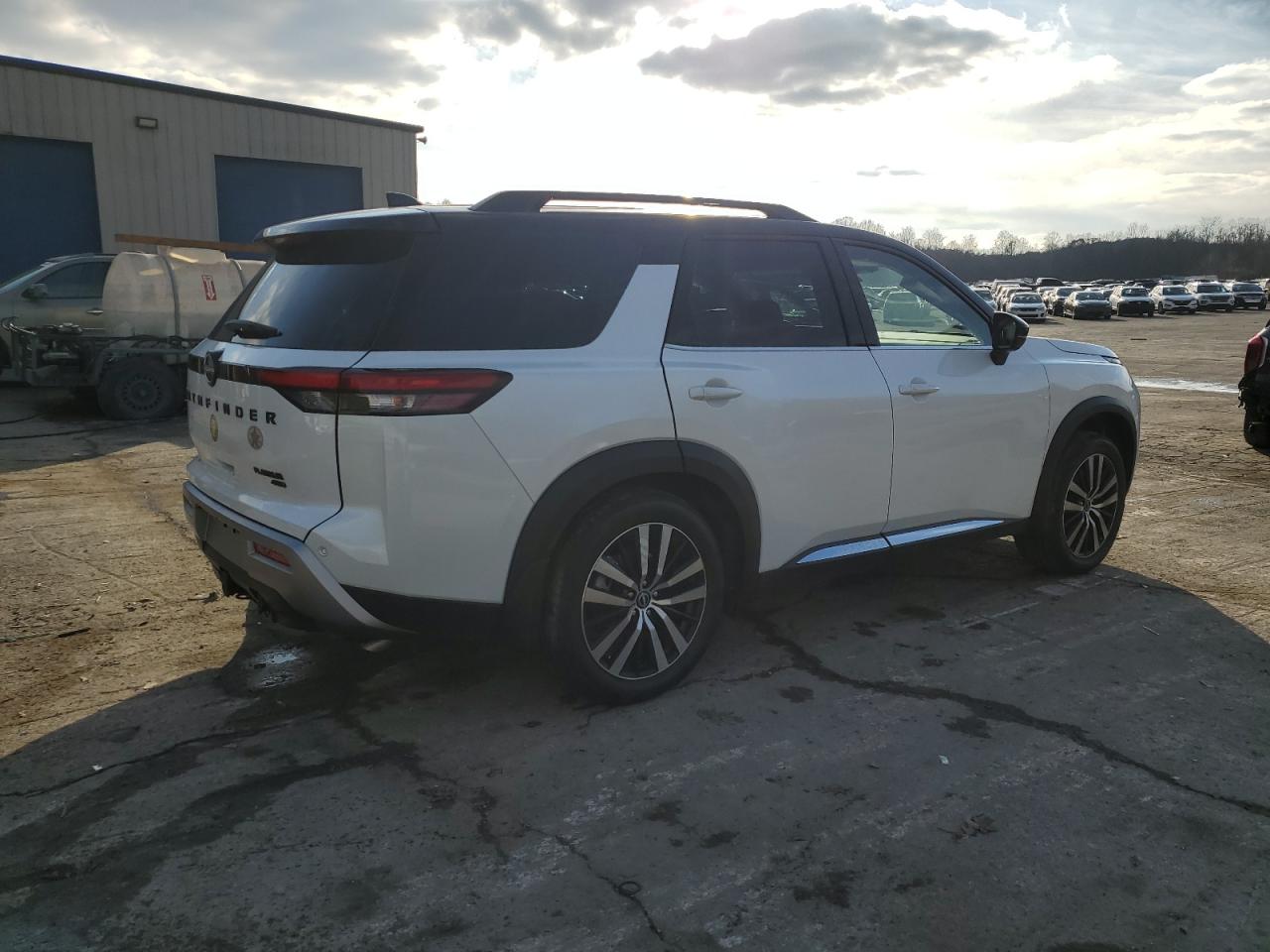 NISSAN PATHFINDER PLATINUM