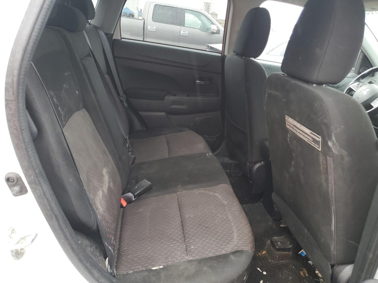 MITSUBISHI OUTLANDER SE