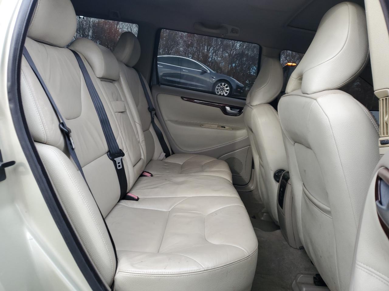 Lot #3285705661 2006 VOLVO V70 2.5T