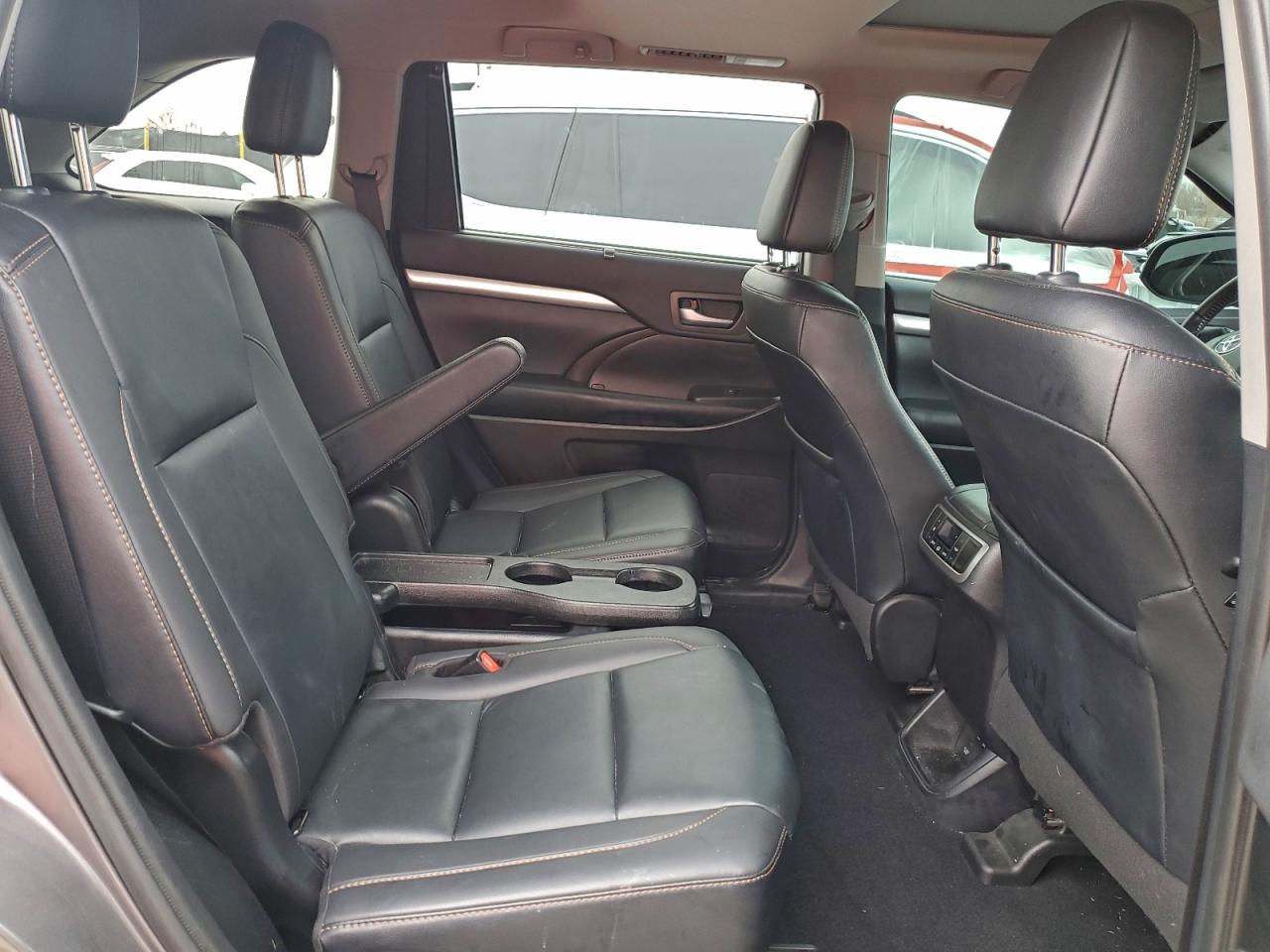 TOYOTA HIGHLANDER SE