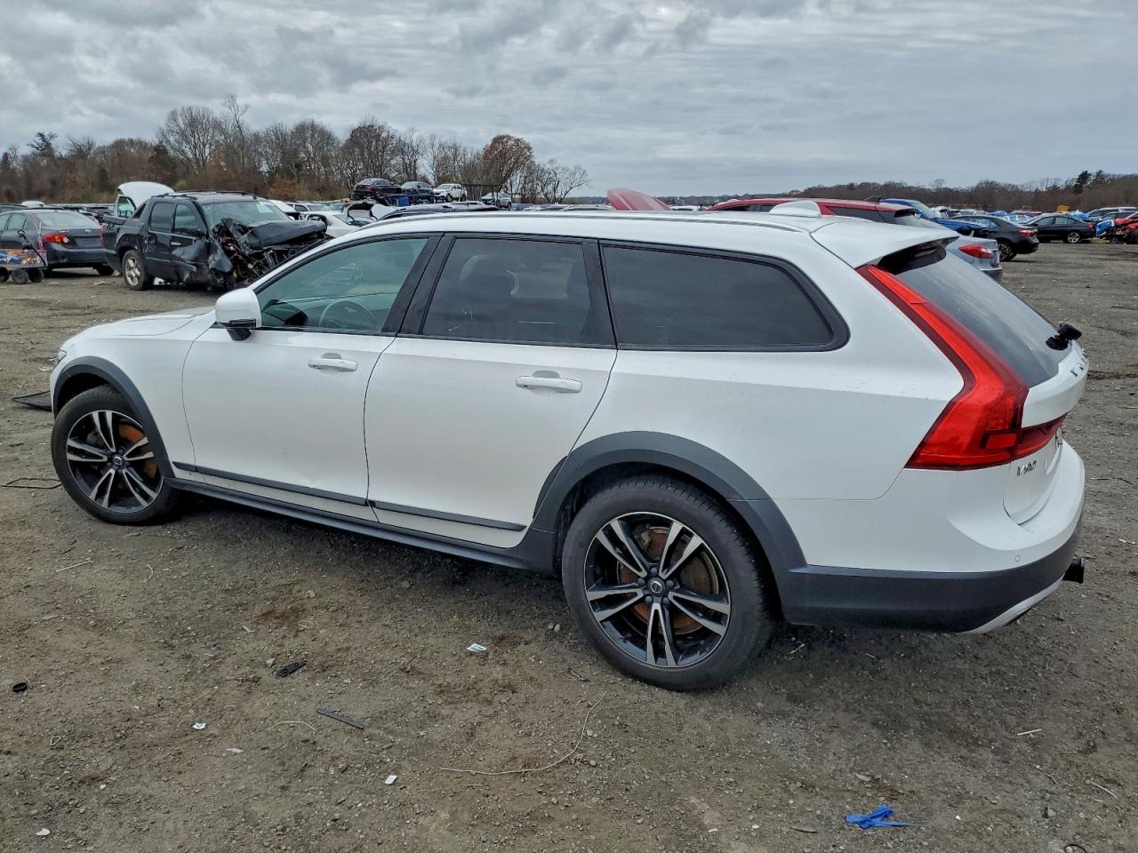 VOLVO V90 T5 MOMENTUM