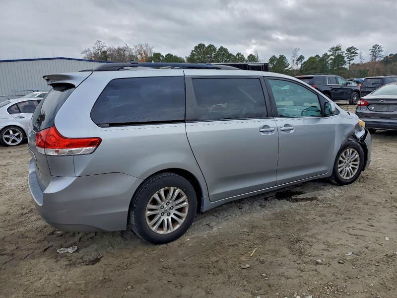 2011 TOYOTA SIENNA XLE #3308473281