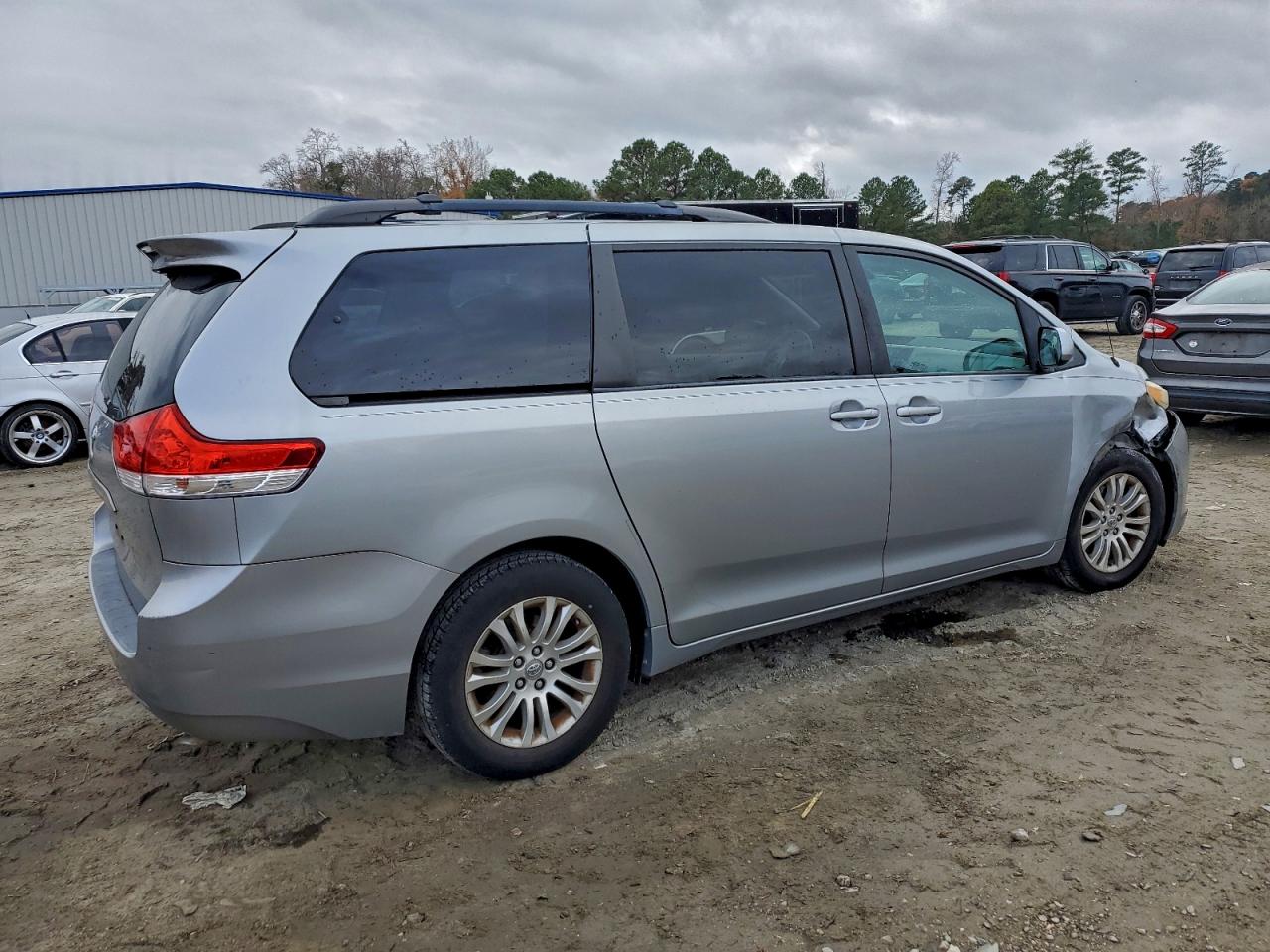 TOYOTA SIENNA XLE