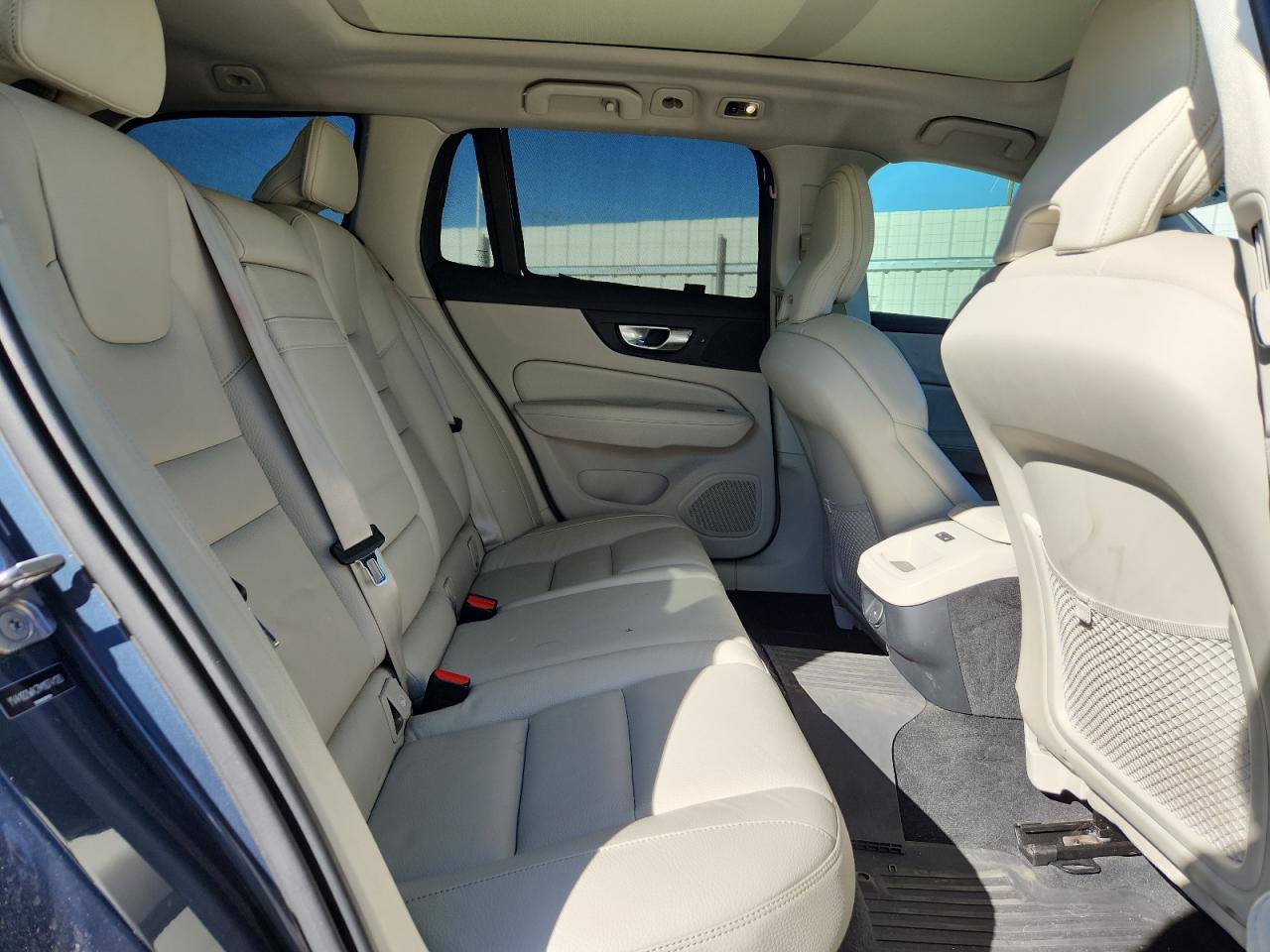 VOLVO V60 T5 MOMENTUM