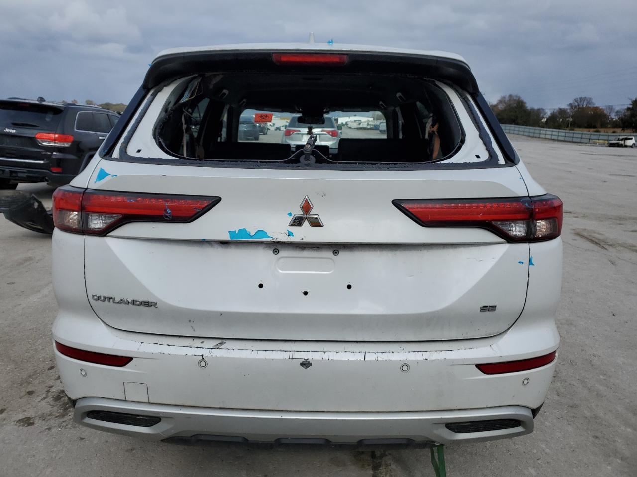 MITSUBISHI OUTLANDER SE