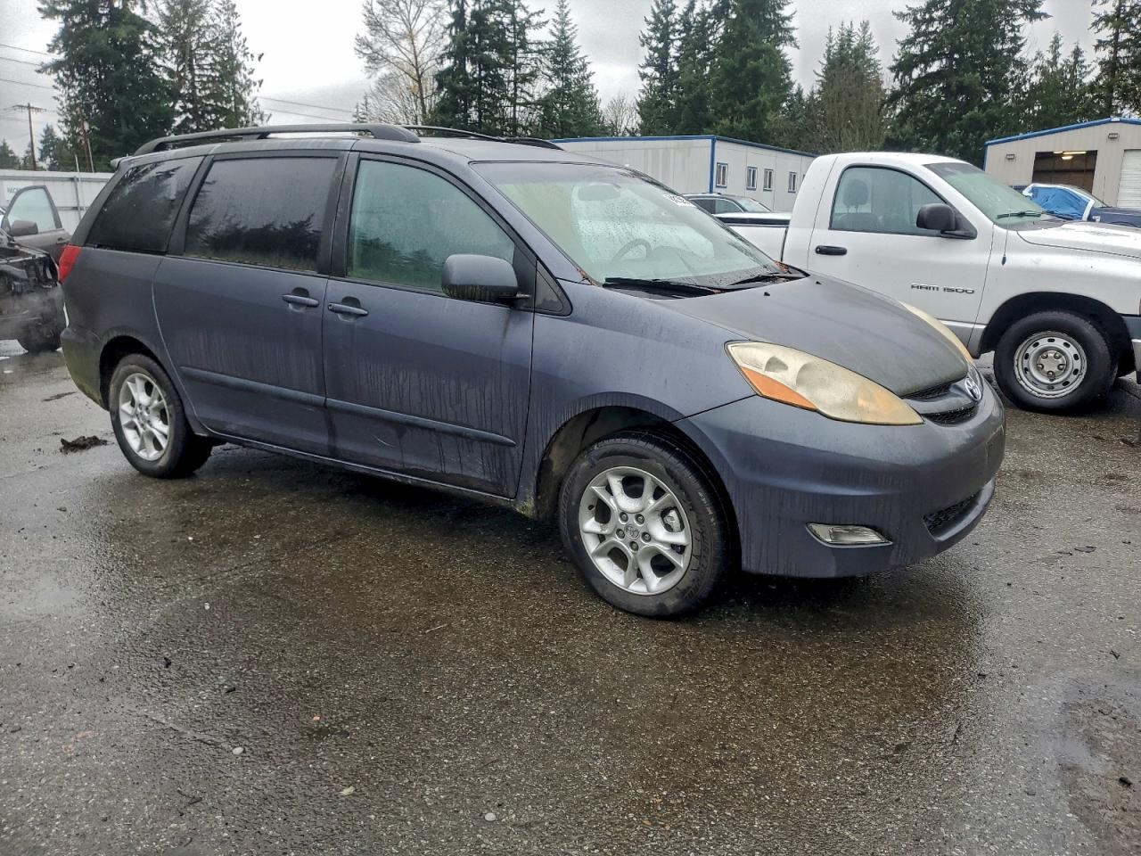 Lot #3298203037 2006 TOYOTA SIENNA XLE