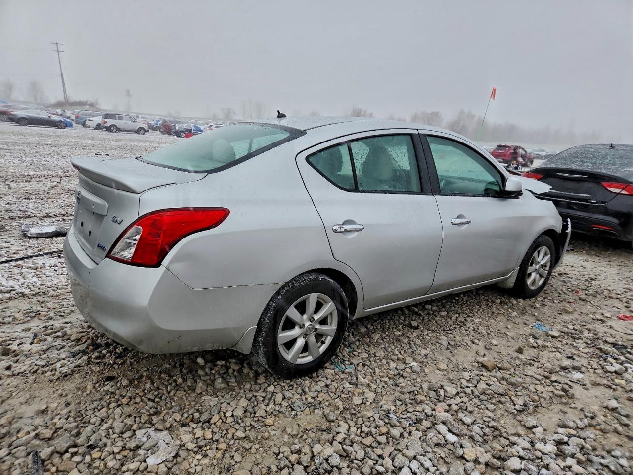 NISSAN VERSA S