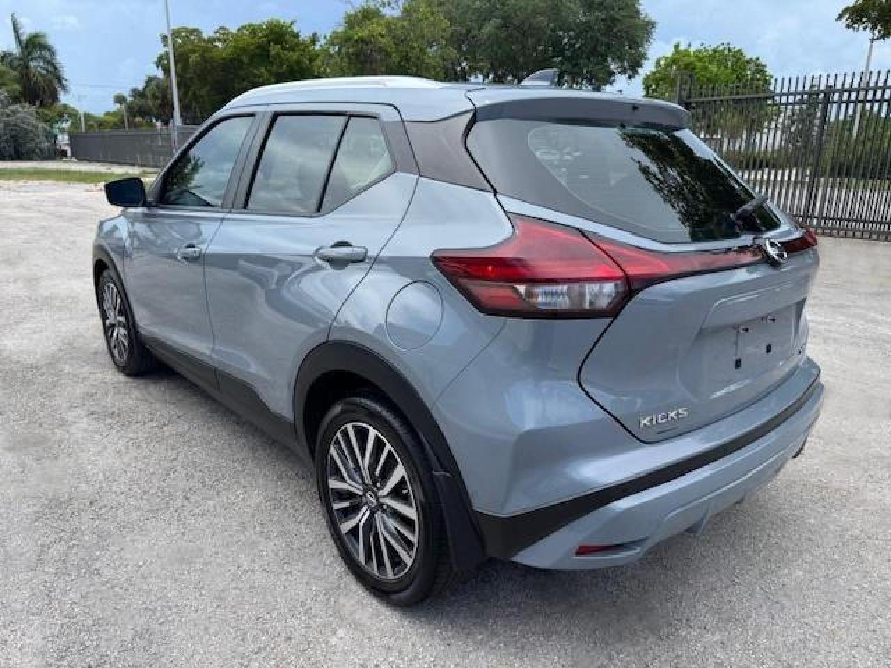 NISSAN KICKS SV
