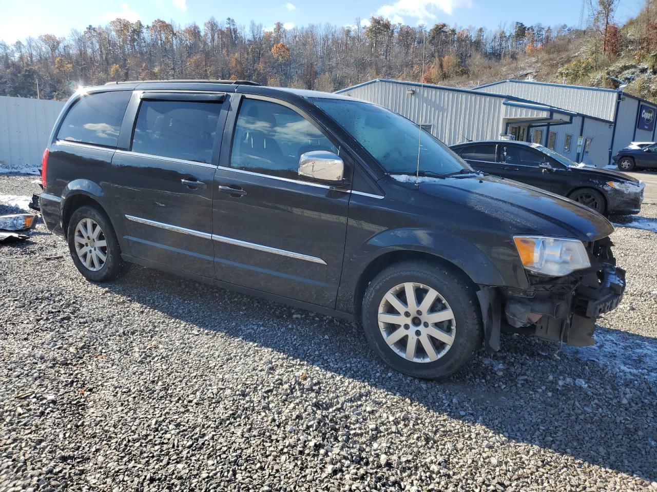 CHRYSLER TOWN & COUNTRY TOURING L