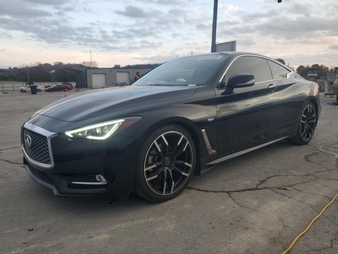 INFINITI Q60 LUXE 300