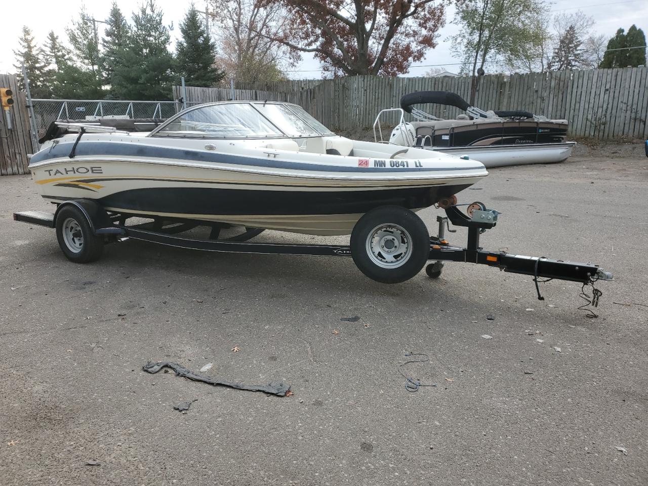 Lot #3310366952 2006 TAHOE Q5 BOAT