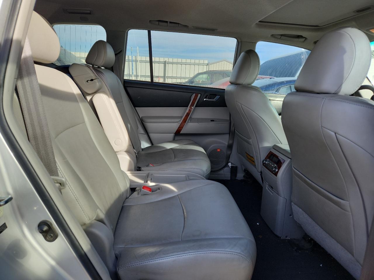 TOYOTA HIGHLANDER LIMITED