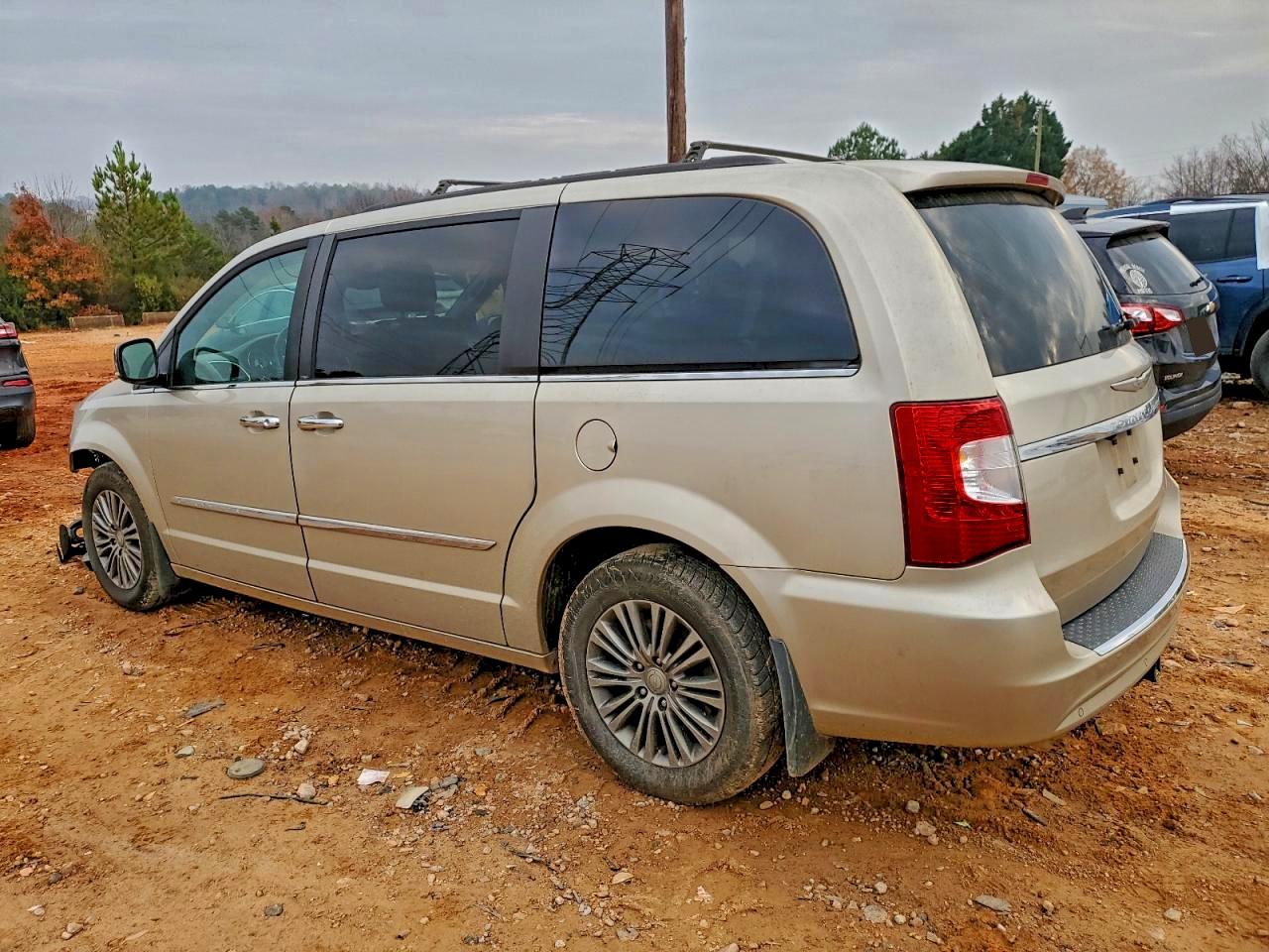 CHRYSLER TOWN & COUNTRY TOURING L