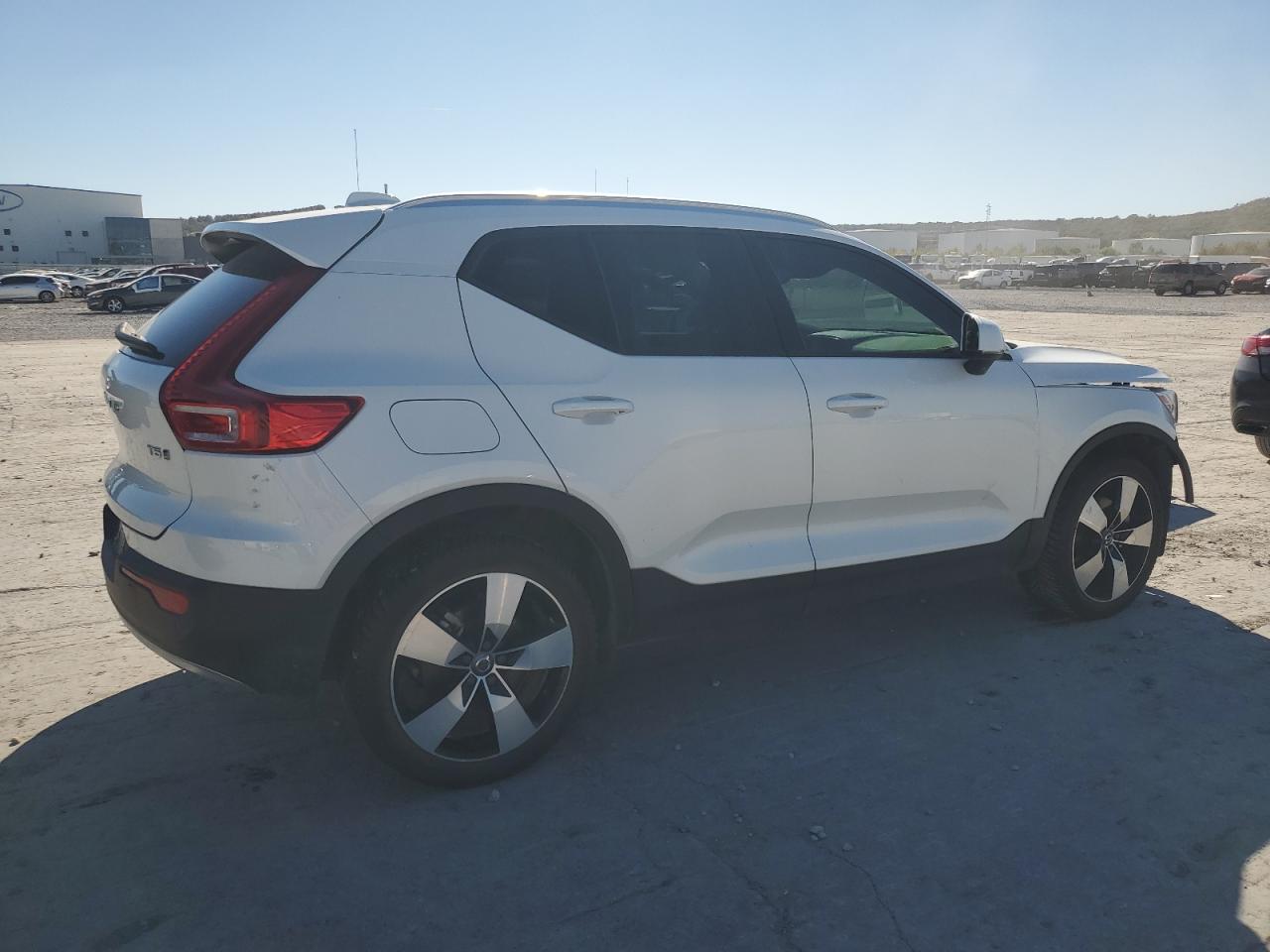 VOLVO XC40 T5 MOMENTUM