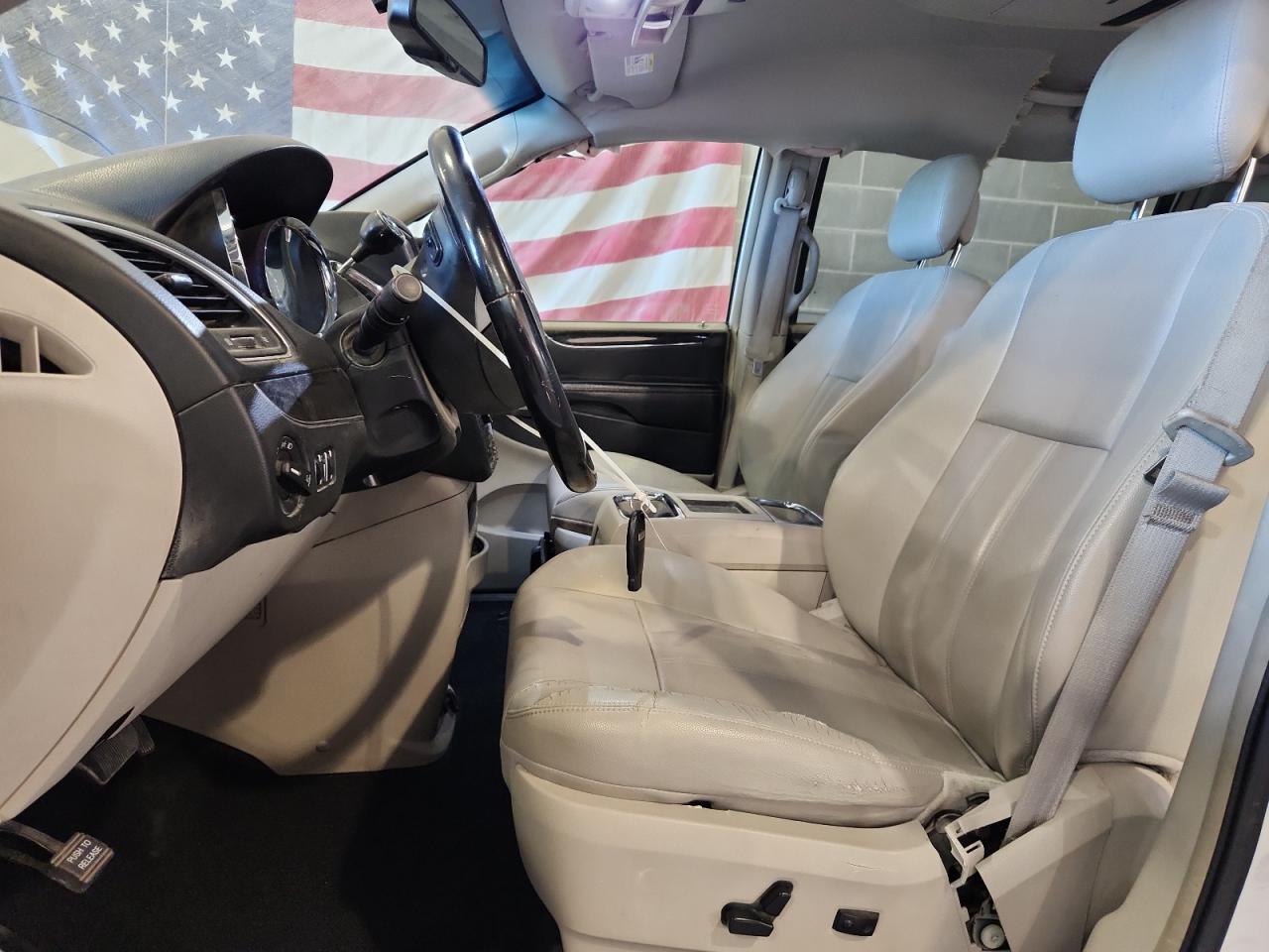 CHRYSLER TOWN & COUNTRY TOURING