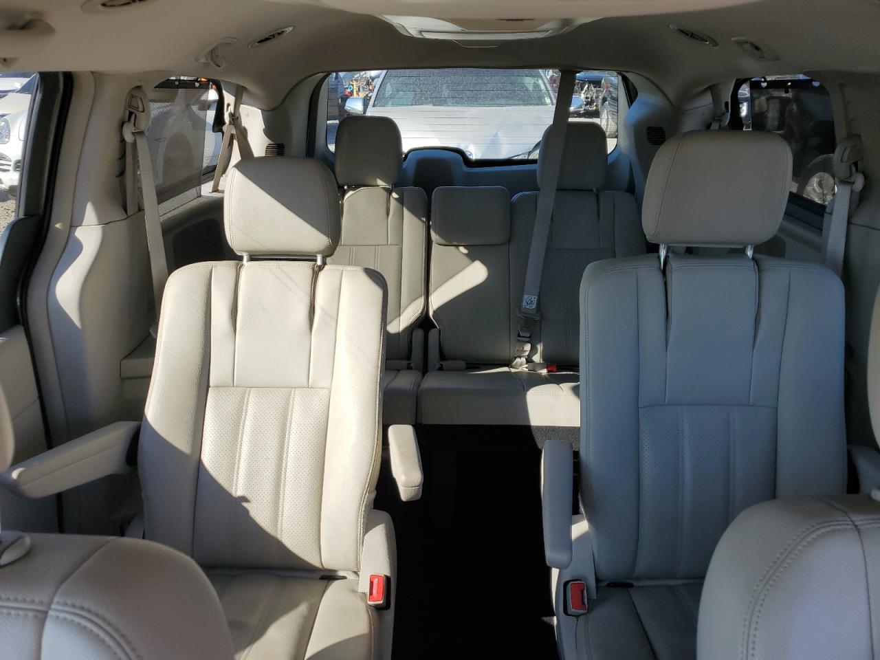 CHRYSLER TOWN & COUNTRY TOURING L