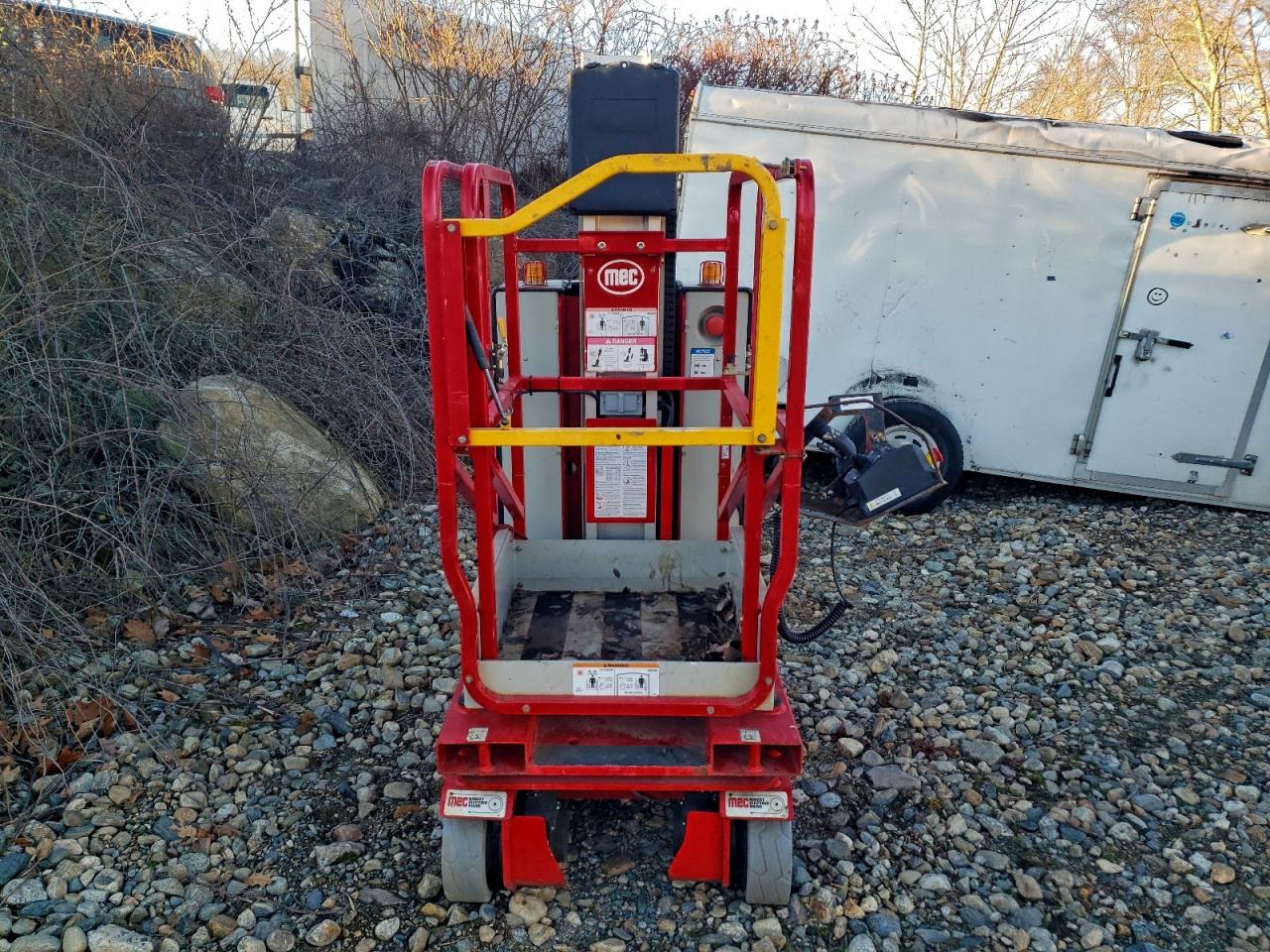 Lot #3297956809 2022 MEC SCISR LIFT