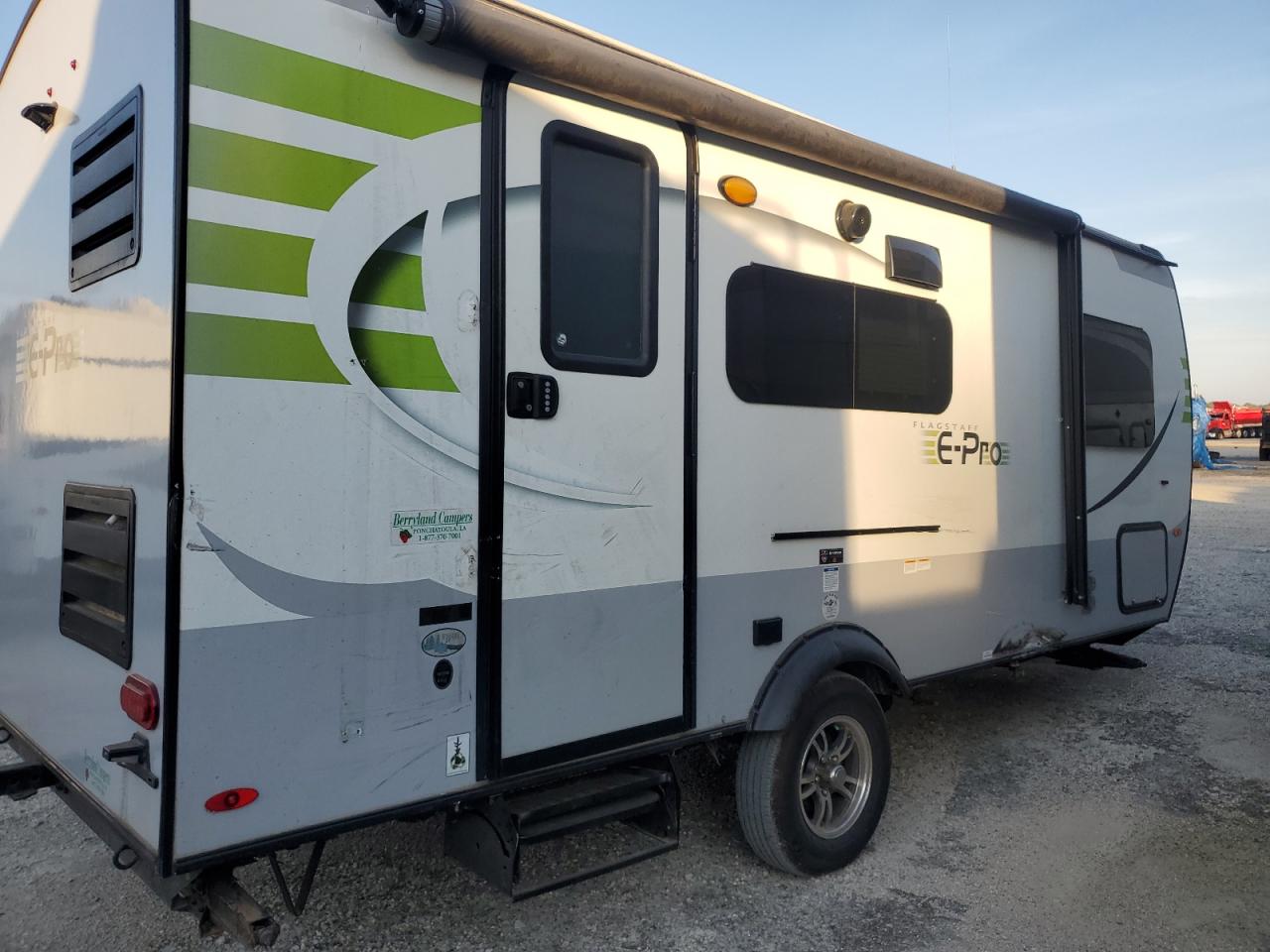 Lot #3302811916 2018 FLAGSTAFF/FOREST RIVER CLASSIC SE