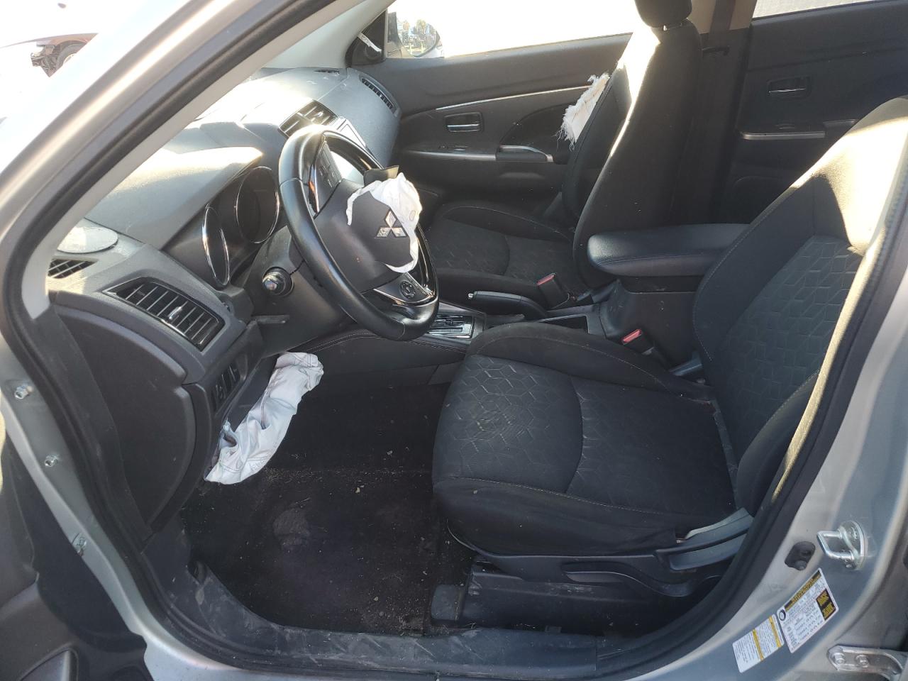 MITSUBISHI OUTLANDER SE