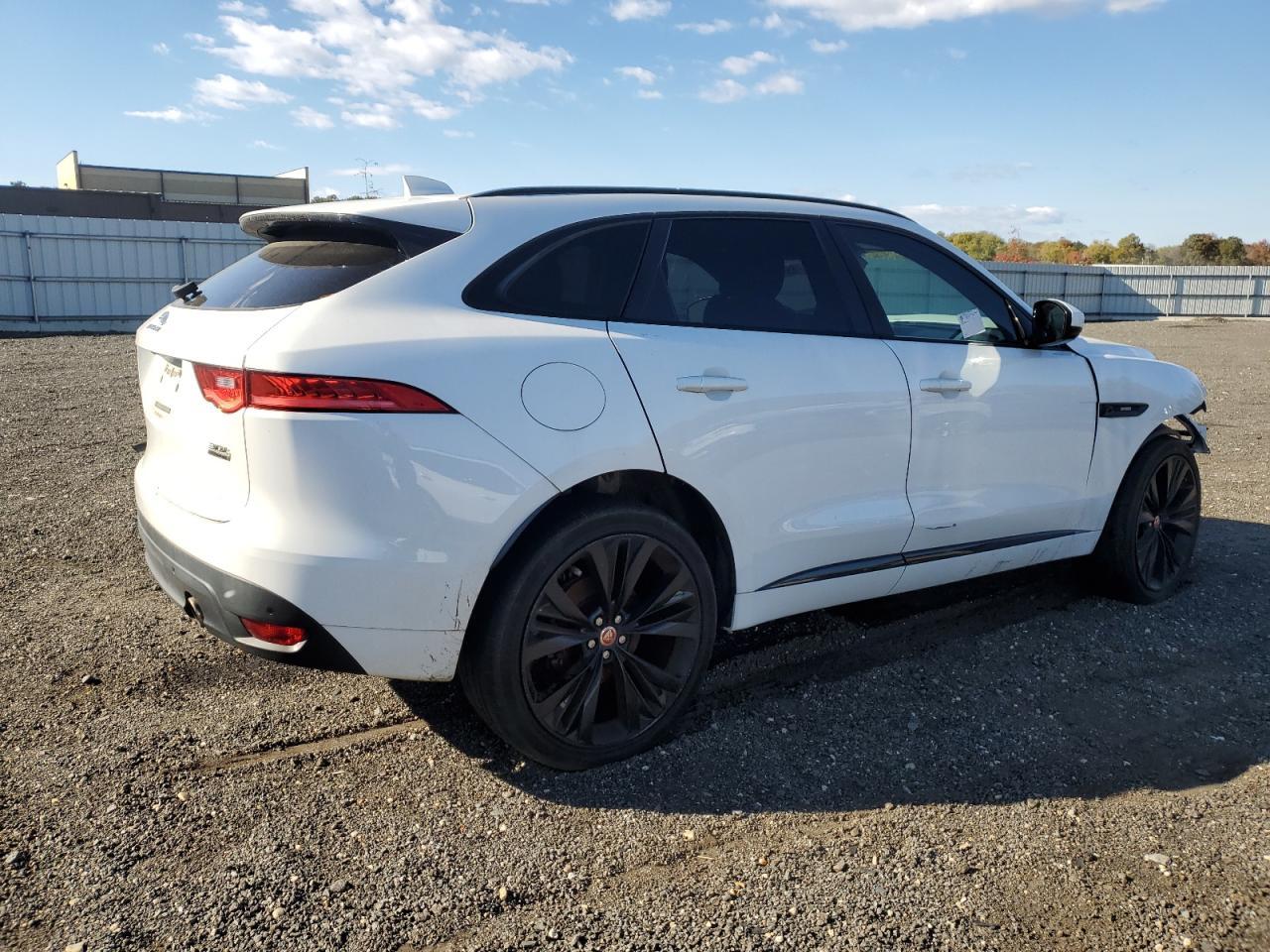 JAGUAR F-PACE R - SPORT