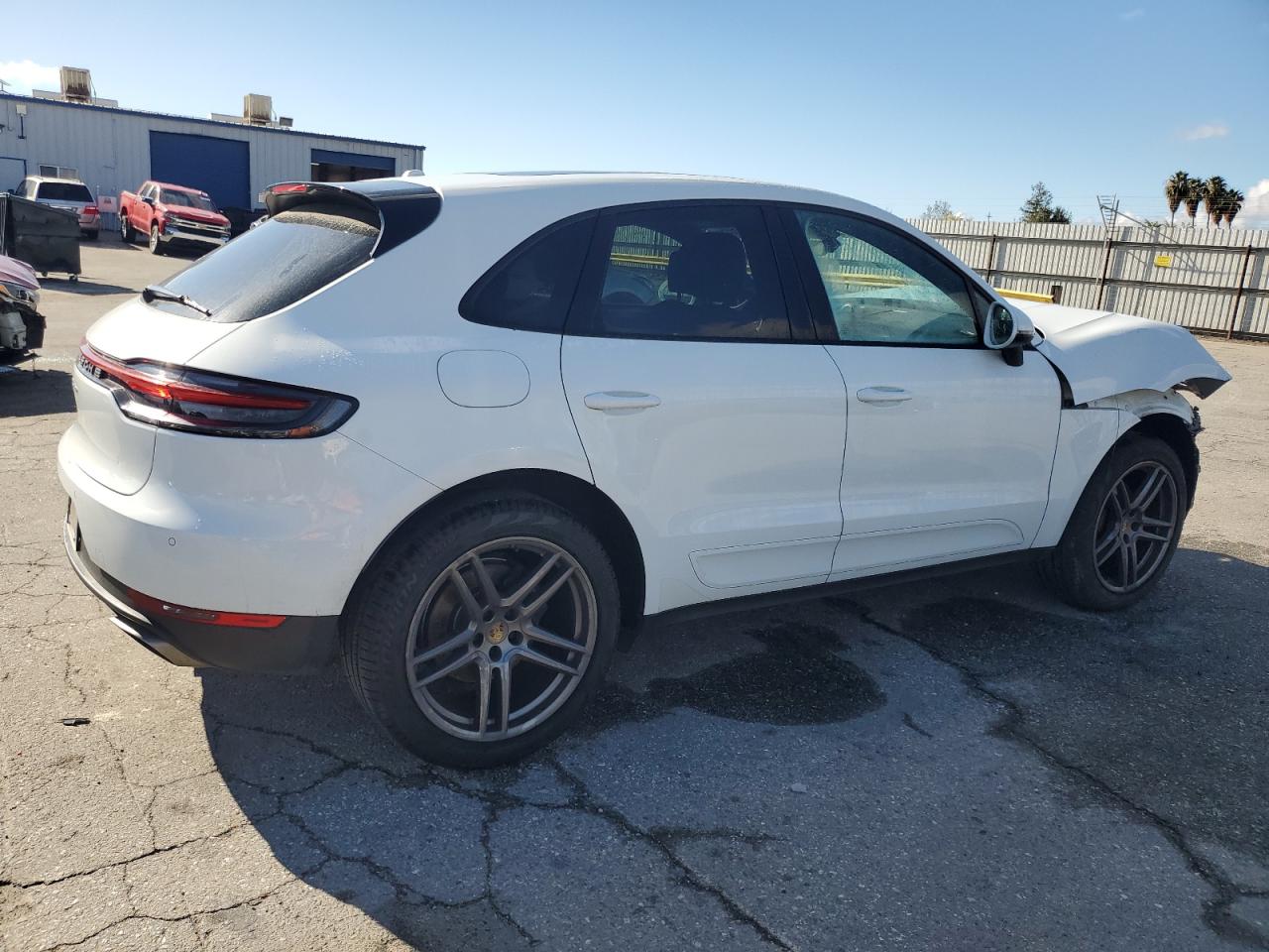 PORSCHE MACAN