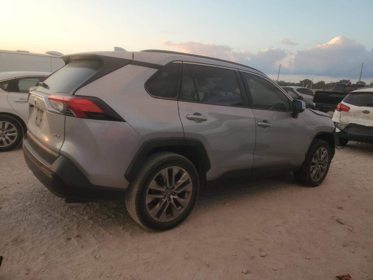 Lot #3301782376 2019 TOYOTA RAV4 XLE P