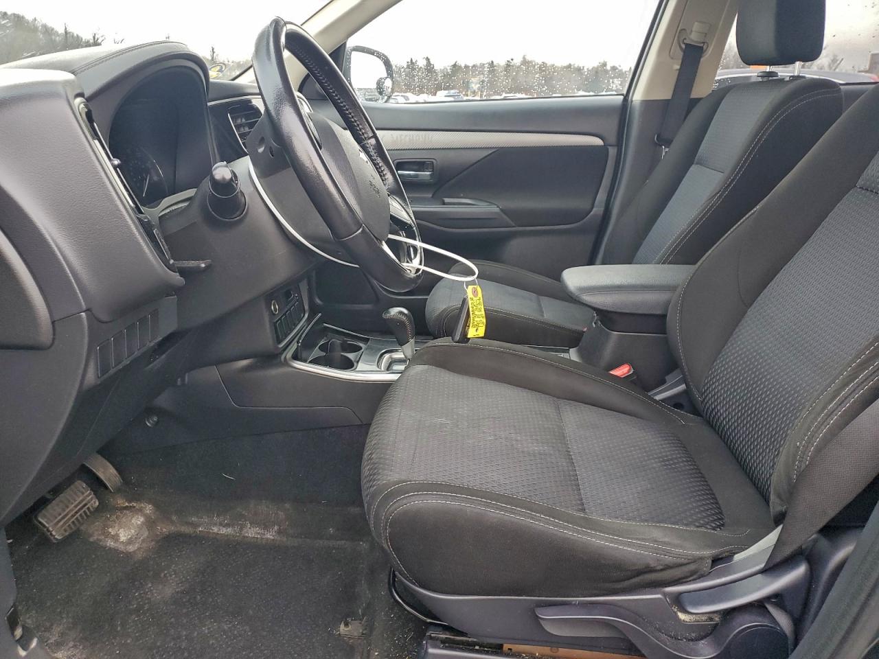 MITSUBISHI OUTLANDER SE