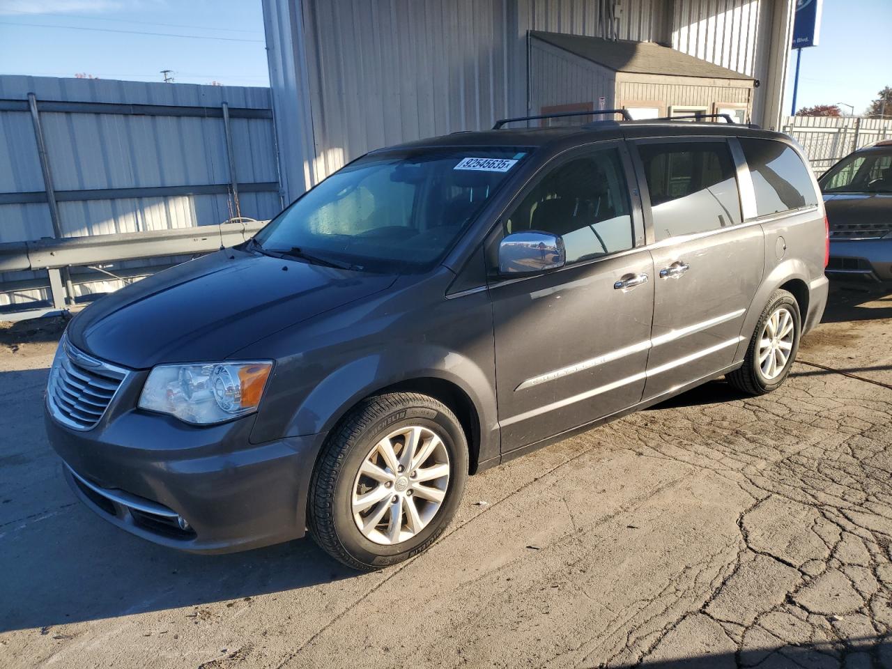 CHRYSLER TOWN & COUNTRY LIMITED PLATINUM