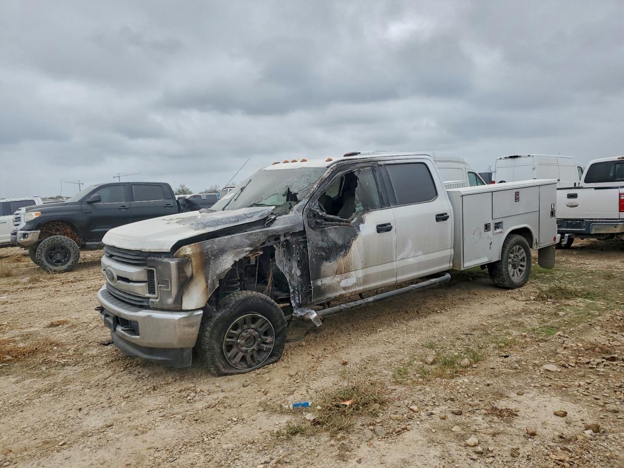 Lot #3294133942 2019 FORD F350 SUPER