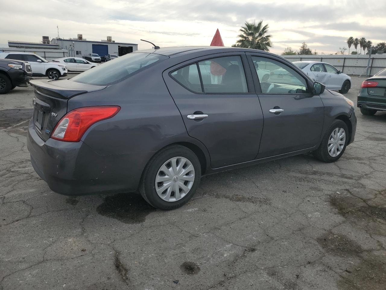 NISSAN VERSA S