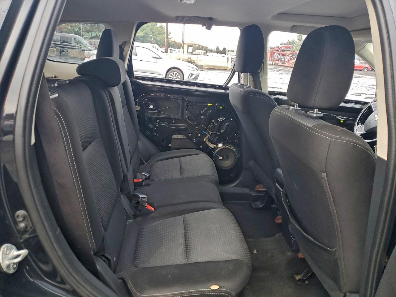 MITSUBISHI OUTLANDER SE